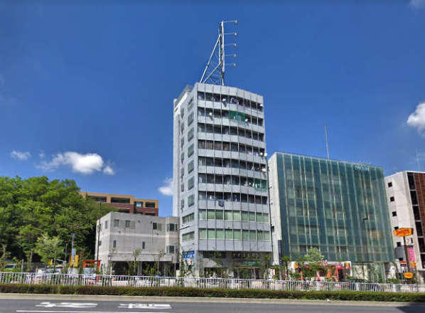 毛利ビル外観｜毛利ビルは11階建てのマンションです。「中野坂上」駅から徒歩3分、青梅街道沿いに面した立地です。周辺には神社、コンビニ、スーパーがあり通勤・通学に便利です。