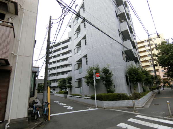 中村橋シティハウス外観共用部2｜中村橋シティハウスは平成２年築、８階建てのマンションです。中村橋駅、練馬駅を利用可です。