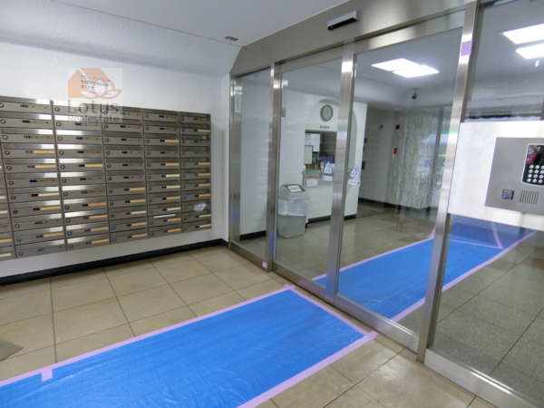 秀和番衆町レジデンス外観共用部8｜オートロック付きです。