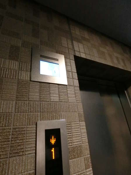 プレシス文京小石川静穏の杜外観・共用部10｜総戸数４４戸の中規模マンションですがエレベータは２機あり、プライバシー性の高い構造となっています。
