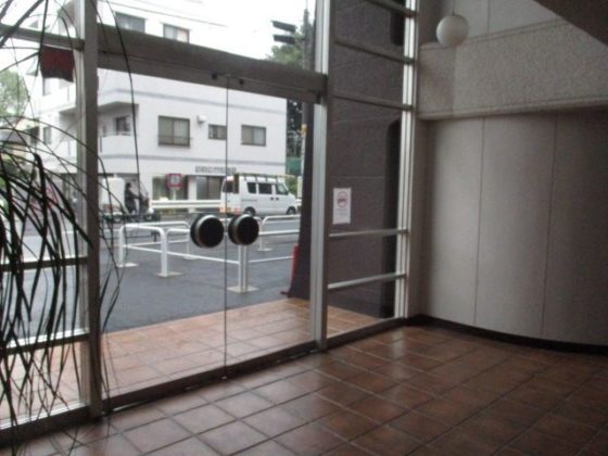 旭ヶ丘マンション外観・共用部2｜エントランスです。