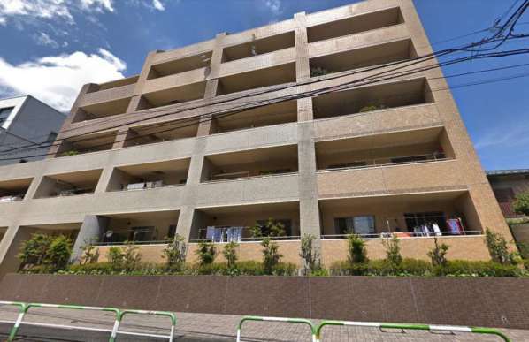 セザール駒込外観３｜エントランスはオートロック式です。ペットと住めるマンションです。