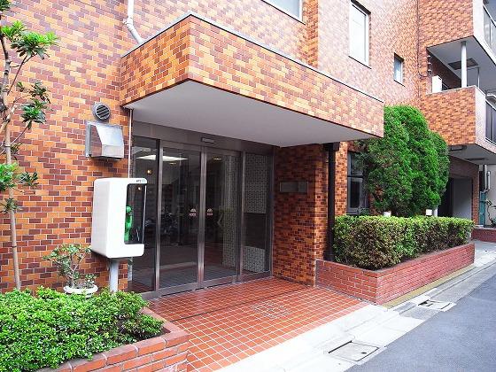 ルックハイツ金町エントランス｜金町駅南口から商店街を通って５分の立地です。