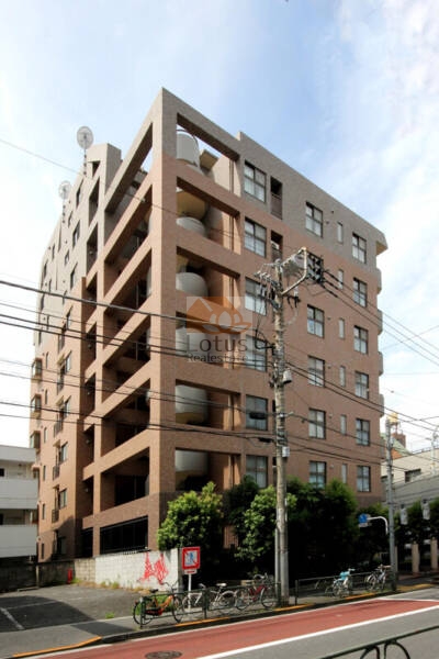 ディアコート新宿柏木は、2000年（平成12年）に建てられた10階建てです。