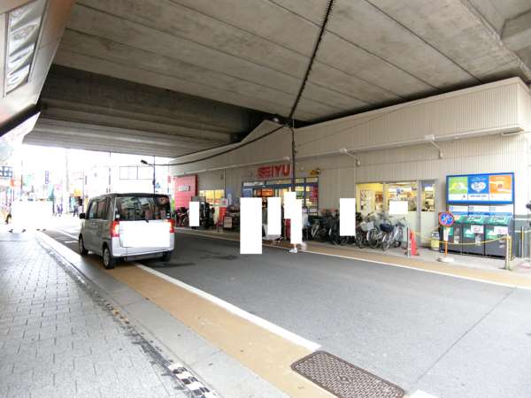 中村橋シティハウスアプローチ2｜中村橋駅は近郊の住宅地の駅という感じです。。西武線ですので駅前は西友です。