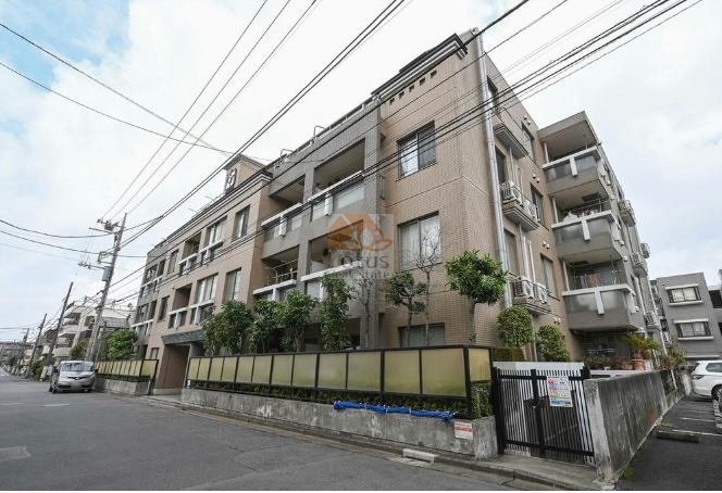 グランヴィル氷川台外観１｜グランヴィル氷川台は4階建ての低層マンションです。周辺は戸建てが多いので、静かな住環境です。