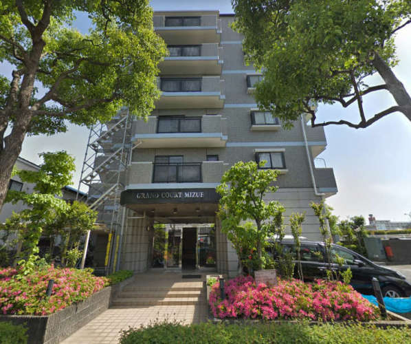 グランコート瑞江外観１｜グランコート瑞江は平成８年築の６階建てです。南側には江戸川が流れています。