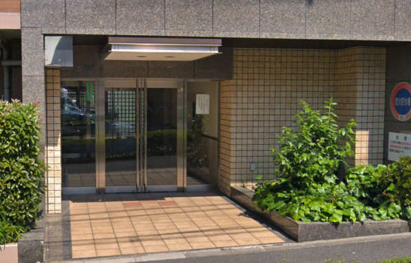 藤和シティホームズ一之江ａｉｒｙｃｏｕｒｔ外観3｜エントランスです。オートロック付きです。