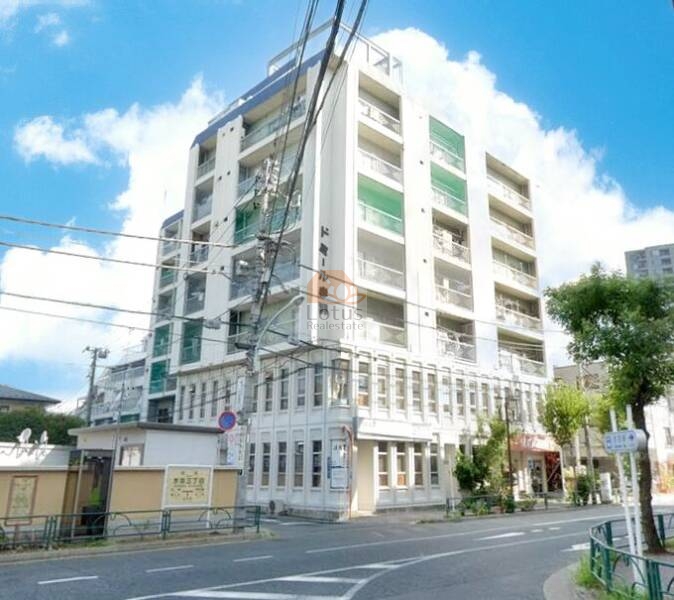 ドミール赤羽外観１｜ドミール赤羽は昭和48年築、8階建てのマンションです。