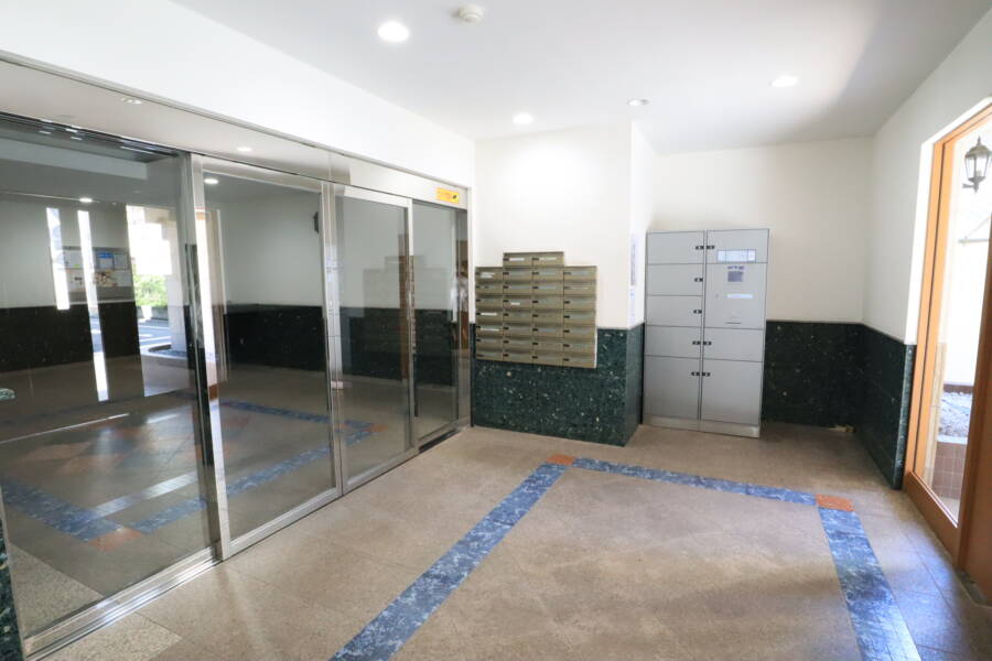 セレナハイム浅草橋アプレ共用部1｜宅配ボックスが有り、不在時でも安心です。