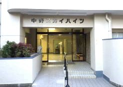 中野スカイハイツ_エントランス1｜中野スカイハイツのエントランスにはオートロックは設置されていません。