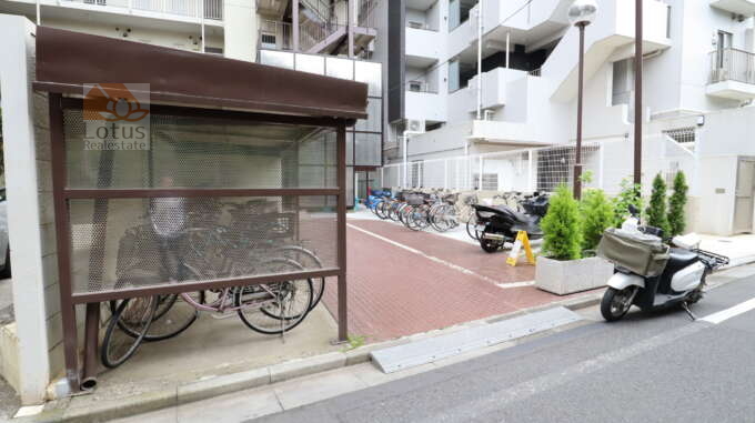 亀戸サニーフラット共用部2｜駐輪場、バイク置場があります。