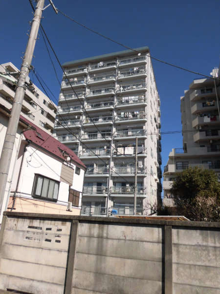 エントピア第二荻窪外観」 (12)｜青梅街道の反対側は静かな住宅街です。