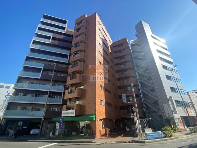 グリーンパーク第３五反野は昭和５５年築、１０階建てのマンションです。