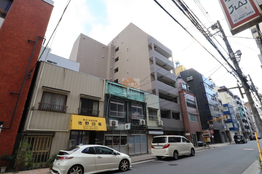 ルピナス台東レジデンス (7)｜ルピナス台東レジデンスは平成１５年築の９階建てのマンションです。周辺はマンション、オフィスビルが多くある静かな立地です。御徒町・上野・秋葉原が徒歩圏内で便利です。