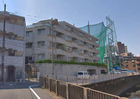 西荻窪デュープレックス外観１｜西荻窪デュープレックスは平成１２年築の５階建ての中層マンションです。北西側に善福寺川が流れています。