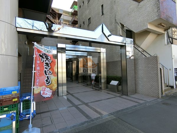 荻窪三丁目シティハウス エントランス１｜青梅街道沿いに立地します。