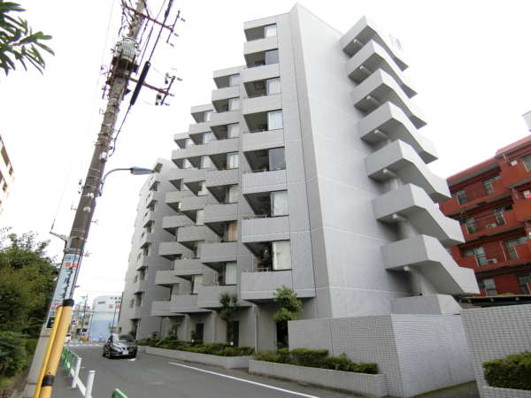 中村橋シティハウス外観共用部7｜中村橋シティハウスを北東側から見た外観です。