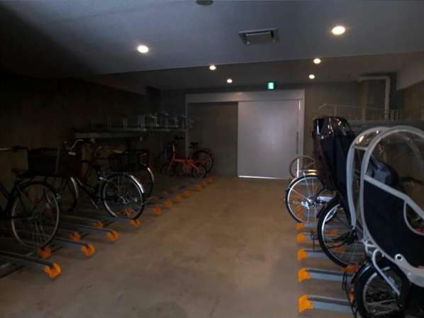 プレジール浅草共用部2｜駐輪場です。