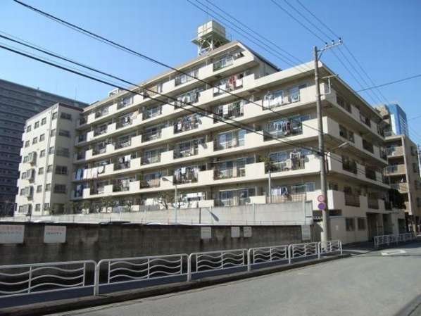 エンゼルハイム豊洲外観｜エンゼルハイム豊洲は７階建てのマンションです。「豊洲」駅から徒歩７分の静かな住宅地です。小中学校が近くお子様のいる世帯には安心です。
