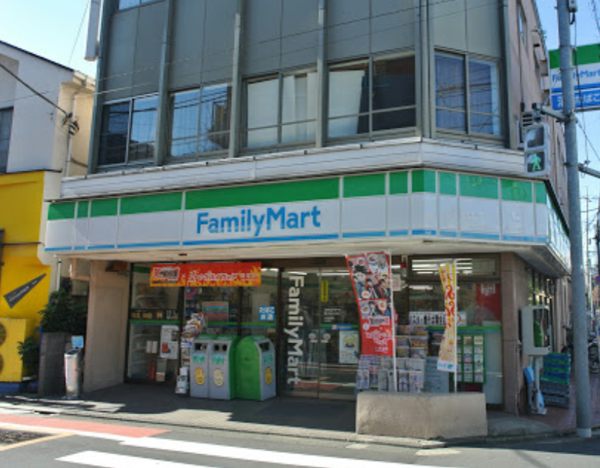 ファミリーマート 富士見ケ丘店600｜徒歩3分に「ファミリーマート 富士見ケ丘店」があります。