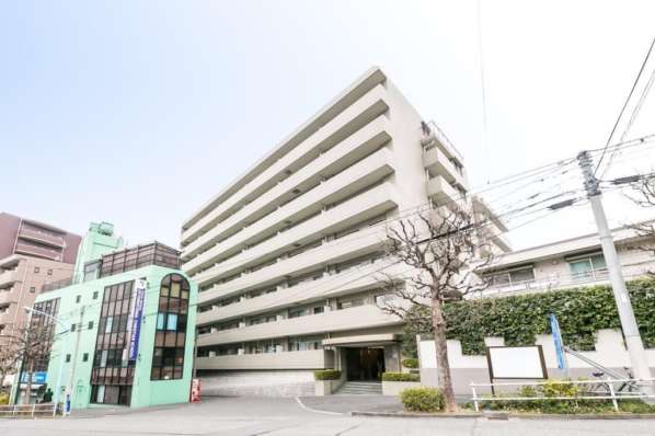 高田馬場パークホームズ外観｜高田馬場パークホームズは平成６年築の８階建てのマンションです。「高田馬場場」駅から徒歩１２分、早稲田通り沿いにあります。
