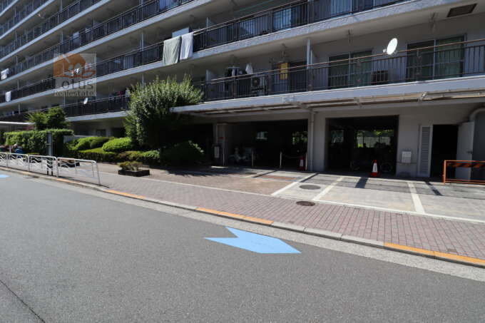 三井東陽ハイツ共用部1｜エントランス前の道路です。