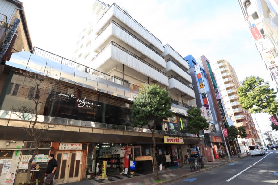 ライオンズマンション小岩外観2｜「小岩」駅から徒歩３分の繁華街に位置し、周辺は飲食店等店舗がたくさんあります。