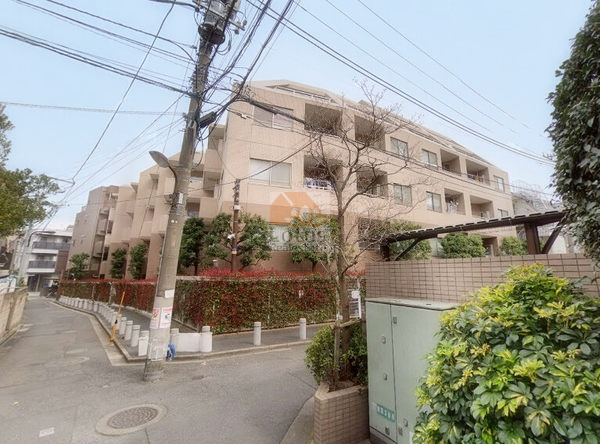 ジェイパーク南大塚は平成15年築、6階建のマンションです。