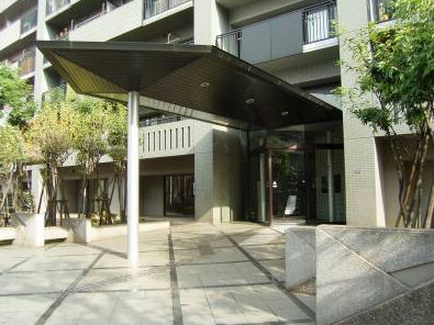 ライオンズプラザ錦糸町17｜蔵前橋通りから少し入った立地で静かです。