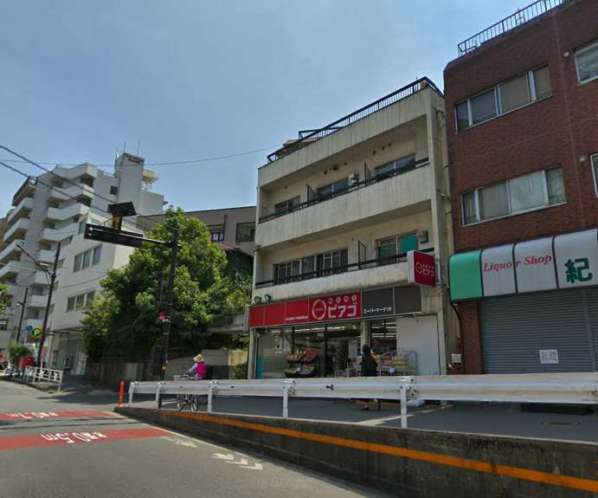 代々木パールハイツ外観｜代々木パールハイツは５階建て、エレベータのあるマンションです。１階にミニスーパーが入っていて便利です。