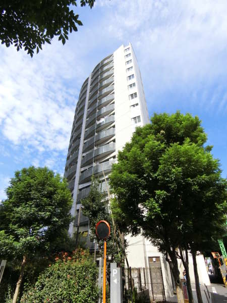 シャンボール北新宿外観共用部2｜シャンボール北新宿は昭和５３年築、１５階建てのマンションです。小滝橋通りにあります。最寄り駅は大久保駅です。新大久保駅、新宿駅も徒歩圏内です。