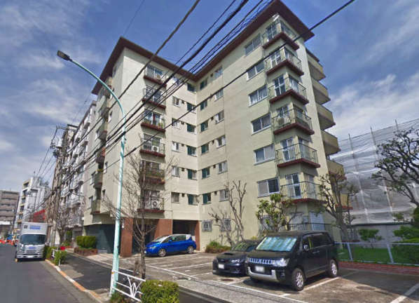 ｋフラッツは１４階建てのマンションです。「代々木上原」駅から徒歩１０分、「駒場東大前」駅から徒歩８分、「東北沢」駅から徒歩１１分です。