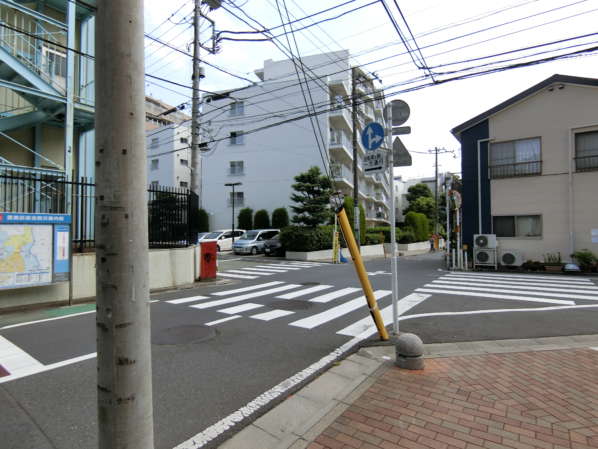 目白ガーデニアアプローチ2｜高南小学校を過ぎたら十字路に出会いますので、左折します。