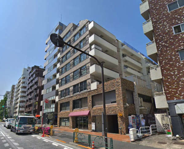 第２５宮庭マンション外観１｜第２５宮庭マンションは１１階建てのマンションです。明治通り沿いに面しています。「北参道」駅から徒歩２分で便利です。山手線「代々木」、「原宿」駅、総武線「千駄ヶ谷」駅も徒歩圏内です。