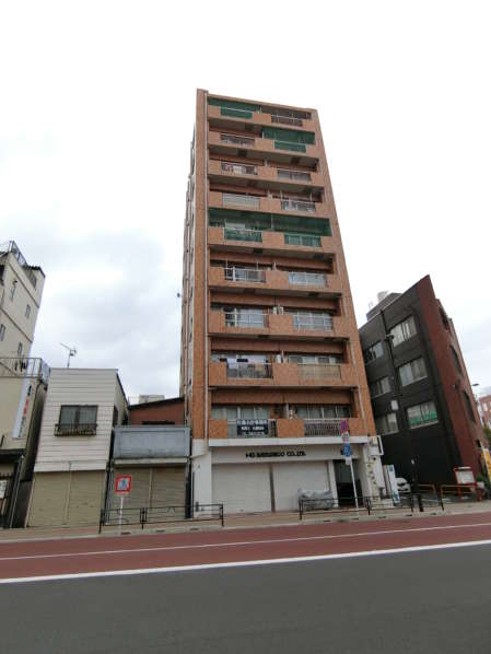 デューク浅草外観・共用部2｜デューク浅草は１０階建てです。浅草寺二天門まで徒歩３分、松屋浅草まで徒歩６分、商店街が近く便利な立地です。