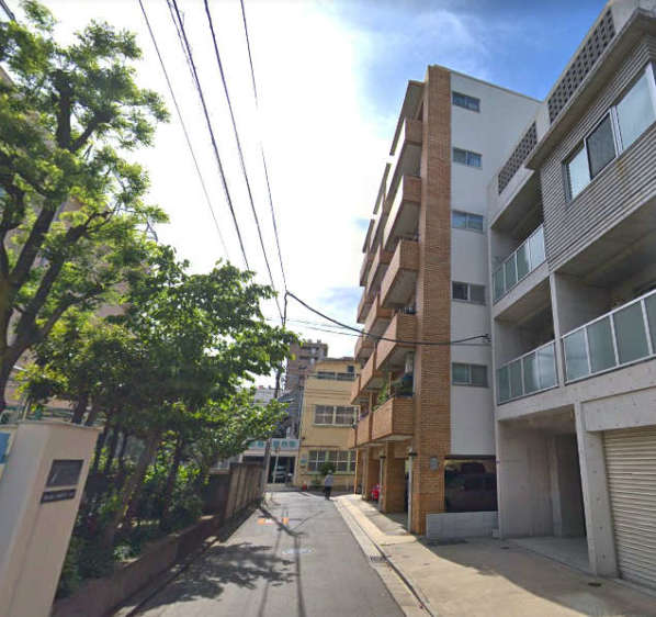 アルカディア東駒形外観４｜アルカディア東駒形は６階建ての小規模マンションです。マンションの前には区立横川小学校があります。