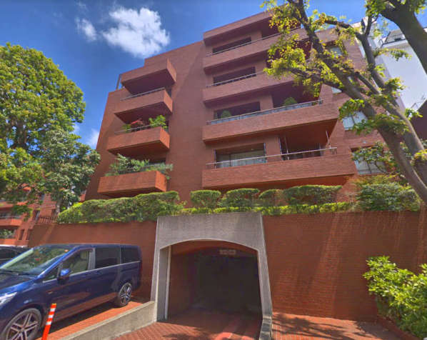 東高原宿ペアシティ外観２｜東高原宿ペアシティは５階建てのマンションです。周辺は静かな住宅街です。