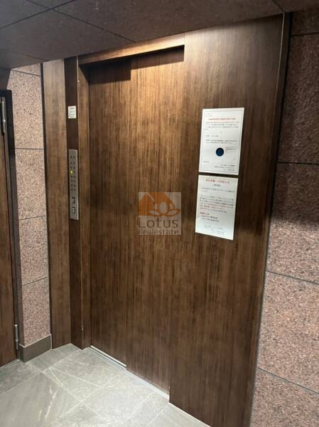 第１８宮庭マンション共用部１｜エレベターもリニューアル済できれいです。