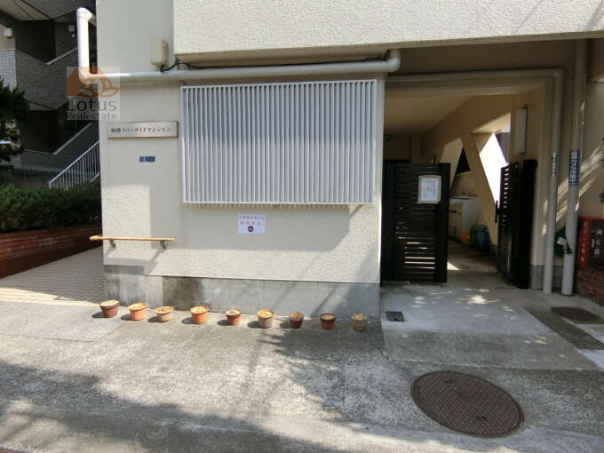 柳橋リバーサイド外観共用部2｜ＪＲ「浅草橋」駅、都営浅草線「蔵前」駅が利用できます。