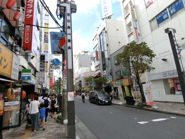 メゾン代官山アプローチ（恵比寿側）2｜昔からのお店もにぎやかな「