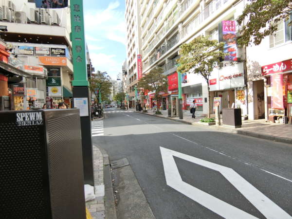 メゾン代官山アプローチ（恵比寿側）3｜飲食店が多い商店街のようですね。そういったものには事欠きません。