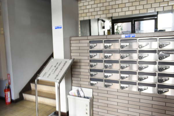 西が丘サニーハイツ外観・共用部1｜オートロックはありません。
