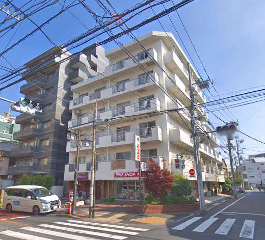 エクセレンス町屋外観｜エクセレンス町屋は６階建てのマンションです。「町屋」駅からは徒歩１１分の住宅地です。