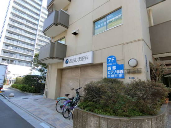 大島シャスターマンション外観共用部その他3｜１階は店舗になっています。