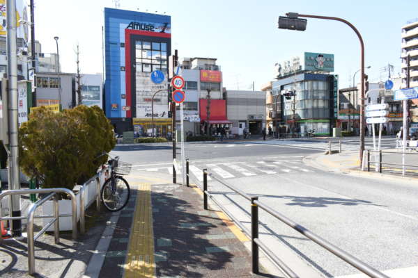 西が丘サニーハイツアプローチ2｜駅前は中山道が広がりますが、西ヶ丘サニーハイツへは、Ａ１出口がよいでしょう。