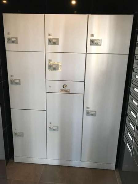 ジュイール桜イースト外観1｜宅配ボックスも備えられており、不在時でも荷物の受け取りが可能です。