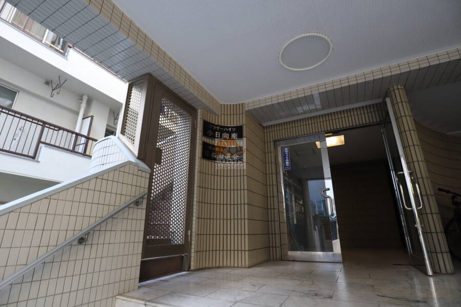 プラザーハイツ小日向南エントランス3｜プラザーハイツ小日向南オートロック付きで安心です。