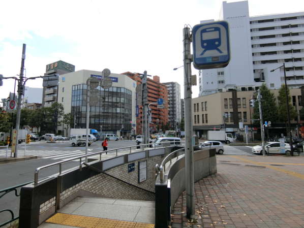東急ドエルアルス文京目白台アプローチ4｜東急ドエルアルス文京目白台の最寄は江戸川橋駅です。１ａ出口が便利でしょう。