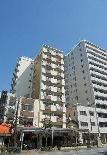門前仲町ダイヤマンション外観｜門前仲町ダイヤマンションは１１階建てのマンションです。永代通り沿いにあり、「門前仲町」駅から徒歩３分で便利です。